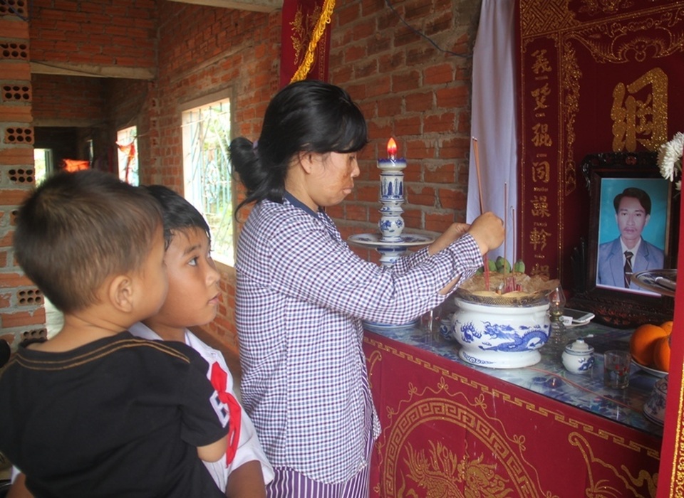 Tận cùng đau khổ sau tai hoạ phá nát “tổ ấm” của gia đình ngư dân bám biển Hoàng Sa - 2 Tận cùng đau khổ sau tai hoạ phá nát “tổ ấm” của gia đình ngư dân bám biển Hoàng Sa - 2