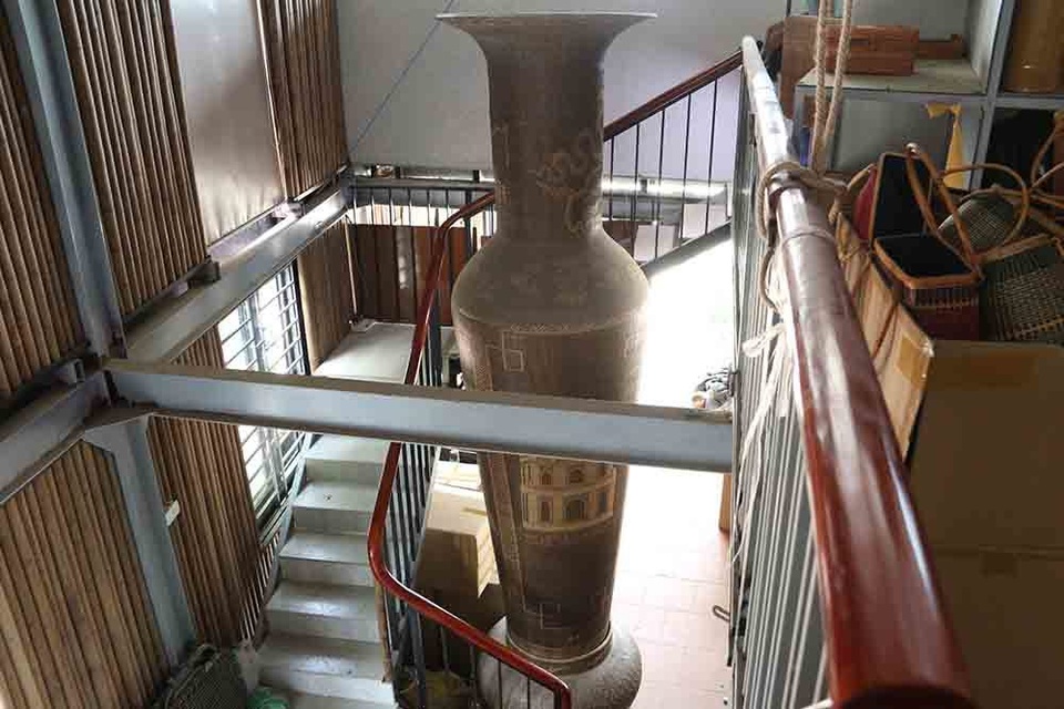 Lộc bình khổng lồ cao hai tầng nhà bằng mây tre đan của nghệ nhân Hà Nội - 1 Lộc bình khổng lồ cao hai tầng nhà bằng mây tre đan của nghệ nhân Hà Nội - 1