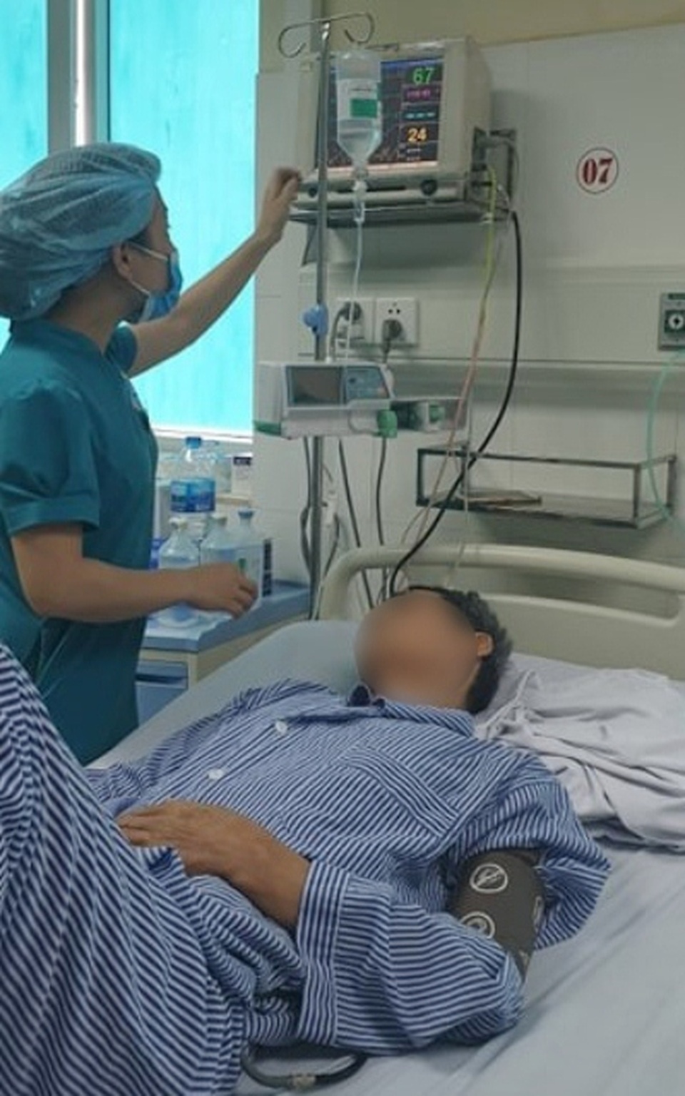 Nuốt mật cá trắm với rượu, người đàn ông ngộ độc phải nhập viện cấp cứu - 1 Nuốt mật cá trắm với rượu, người đàn ông ngộ độc phải nhập viện cấp cứu - 1