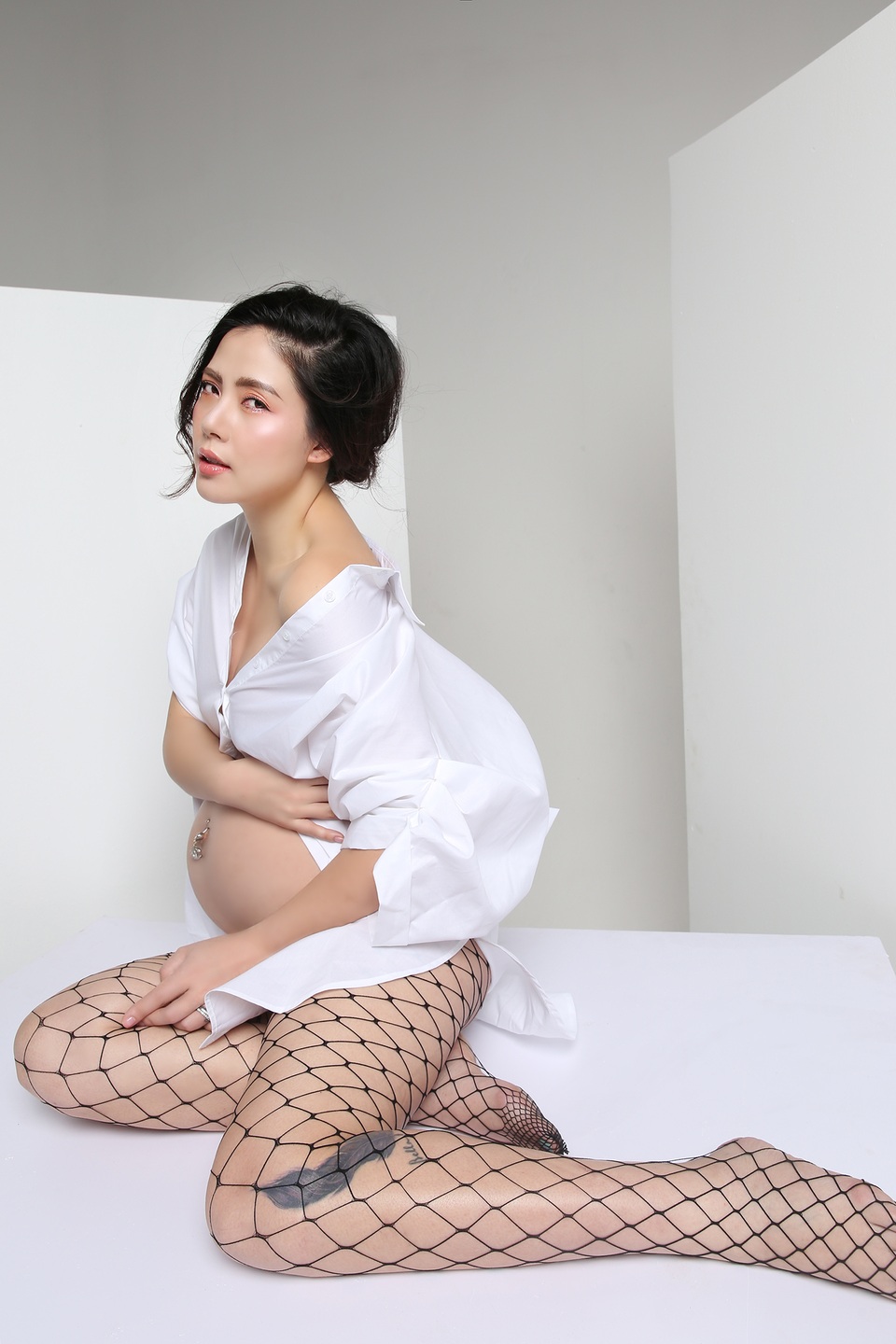 Đường cong nóng bỏng của Ngọc Hiền Doremi dù đang khệ nệ bụng bầu - 6 Đường cong nóng bỏng của Ngọc Hiền Doremi dù đang khệ nệ bụng bầu - 6