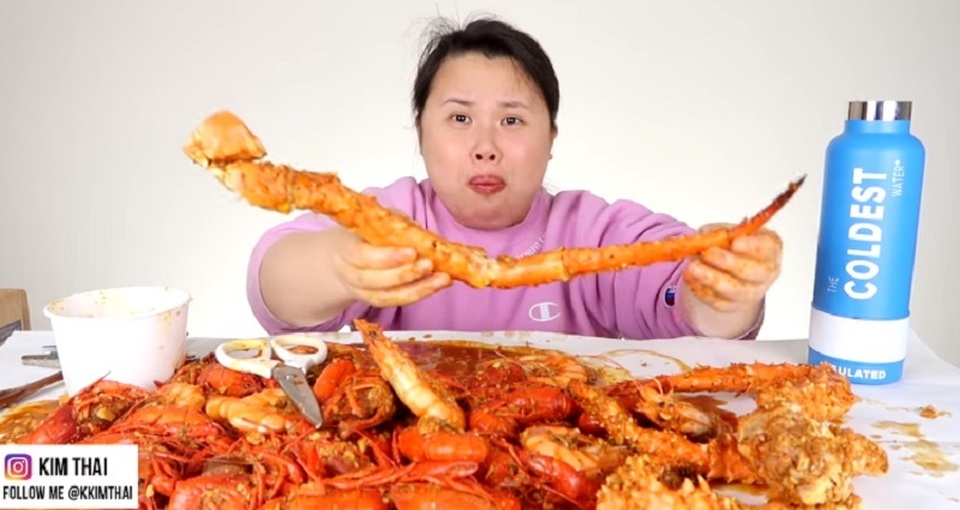 25 tuổi, kiếm 2 tỷ trong 8 tháng nhờ ăn hàng tấn thức ăn - 1 25 tuổi, kiếm 2 tỷ trong 8 tháng nhờ ăn hàng tấn thức ăn - 1
