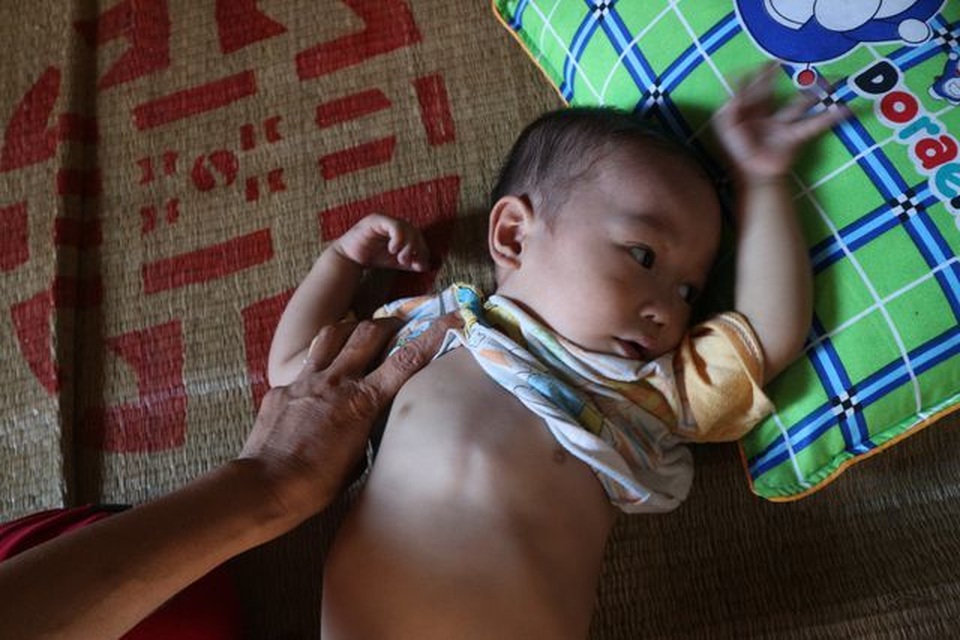 Hơn 70 triệu đồng đến với 2 hoàn cảnh đau thương ở Làng Quỳnh - 4 Hơn 70 triệu đồng đến với 2 hoàn cảnh đau thương ở Làng Quỳnh - 4