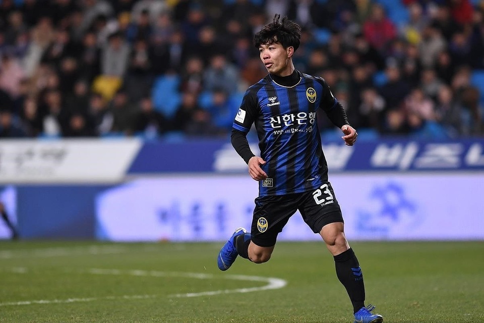 HLV Incheon United nói gì sau khi thay Công Phượng ra sân sau 45 phút? - 1 HLV Incheon United nói gì sau khi thay Công Phượng ra sân sau 45 phút? - 1