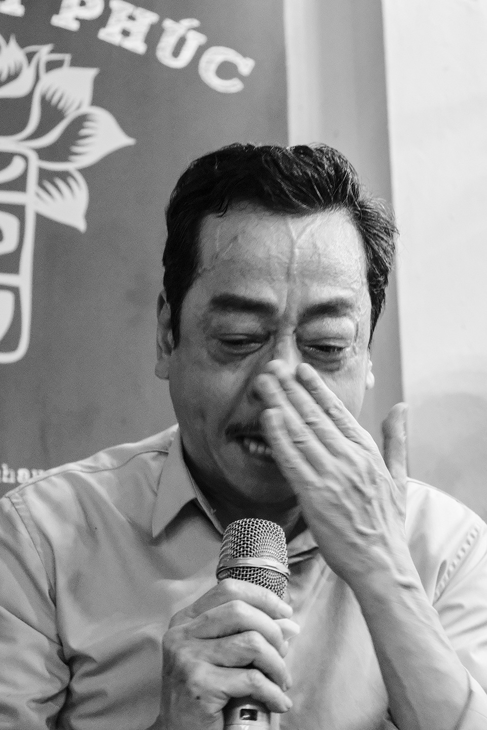 NSND Hoàng Dũng nghẹn ngào khi đọc thơ Lưu Quang Vũ viết cho Xuân Quỳnh - 8 NSND Hoàng Dũng nghẹn ngào khi đọc thơ Lưu Quang Vũ viết cho Xuân Quỳnh - 8