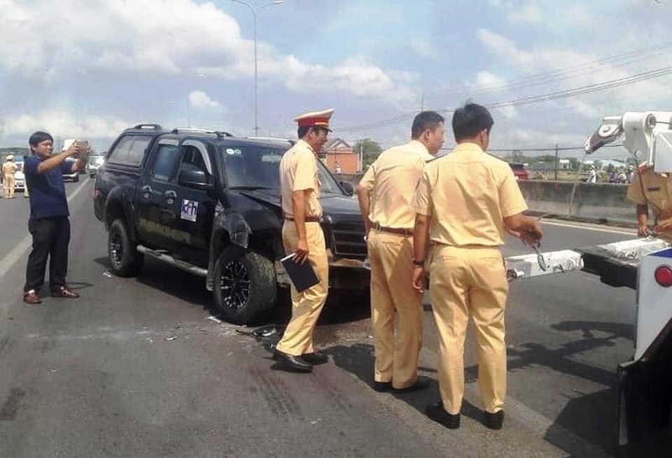 Tài xế lái ô tô “ép” chết CSGT từng ném “bom khói” vào ngân hàng - 2