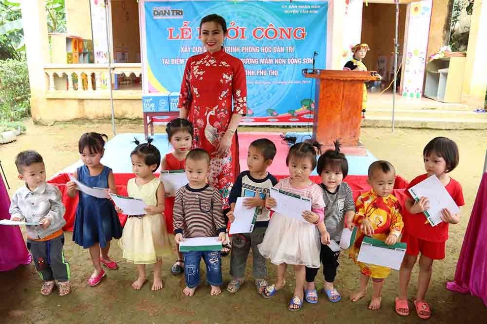 Hoa hậu Doanh nhân hoàn vũ 2019 đồng hành cùng Dân trí khởi công xây trường ở Phú Thọ - 2 Hoa hậu Doanh nhân hoàn vũ 2019 đồng hành cùng Dân trí khởi công xây trường ở Phú Thọ - 2