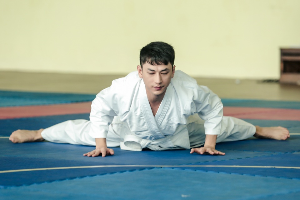 Isaac tập võ Judo chuẩn bị cho vai diễn điện ảnh mới - 2 Isaac tập võ Judo chuẩn bị cho vai diễn điện ảnh mới - 2
