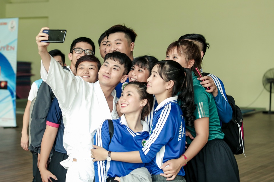 Isaac tập võ Judo chuẩn bị cho vai diễn điện ảnh mới - 4 Isaac tập võ Judo chuẩn bị cho vai diễn điện ảnh mới - 4