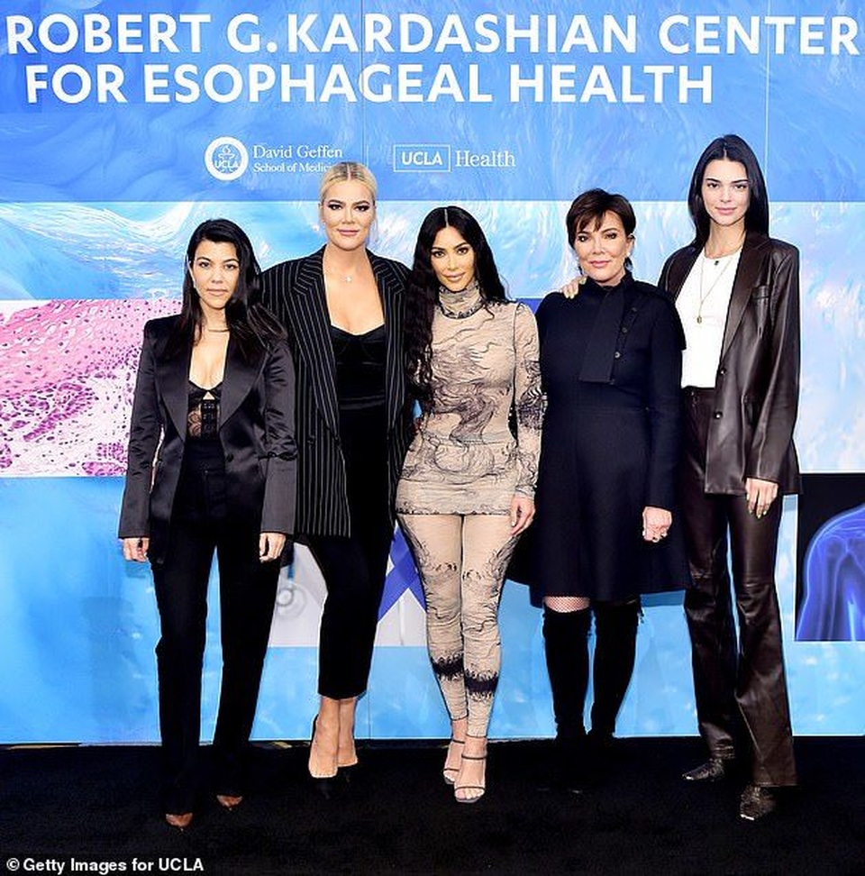 Trang phục kỳ dị của Kim Kardashian - 6 Trang phục kỳ dị của Kim Kardashian - 6