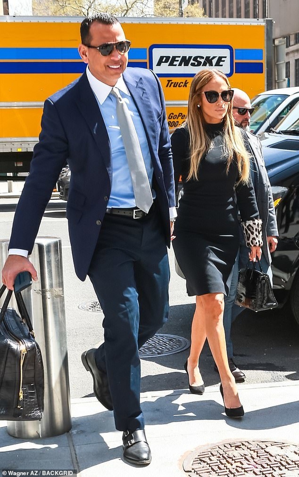 Jennifer Lopez hạnh phúc xuất hiện bên bồ trẻ - 1