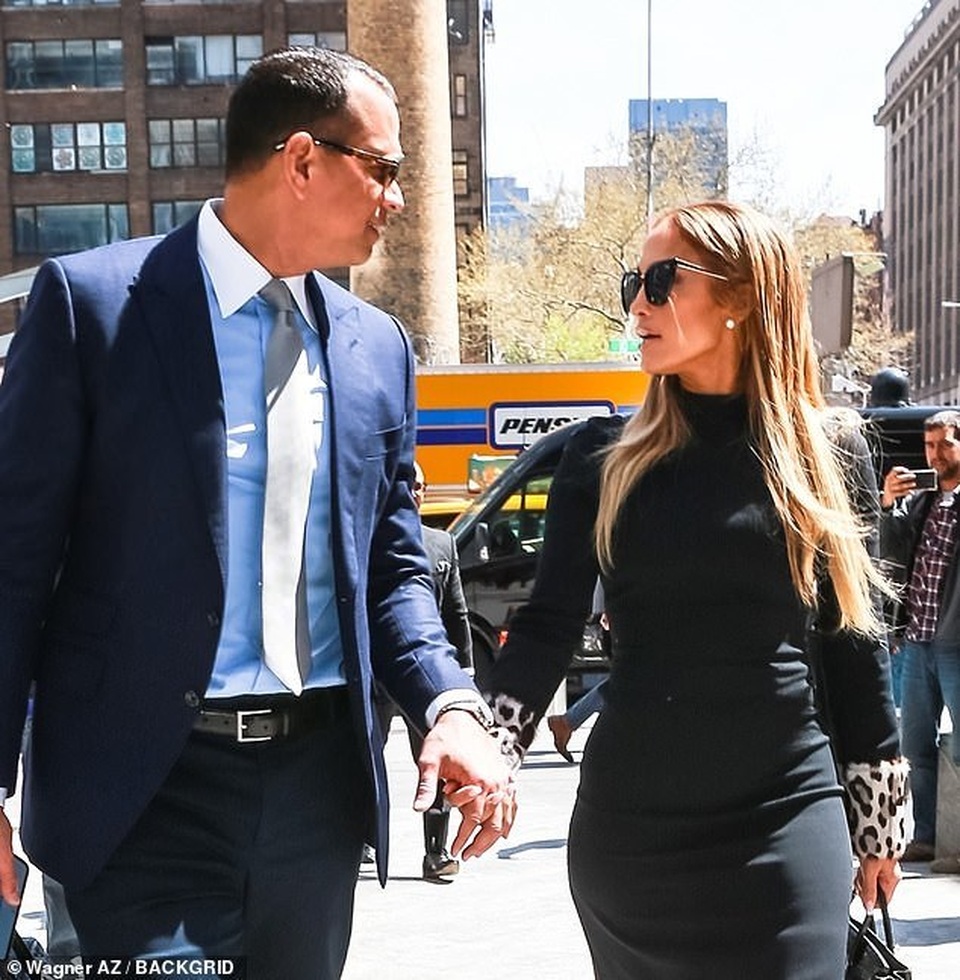 Jennifer Lopez hạnh phúc xuất hiện bên bồ trẻ - 9