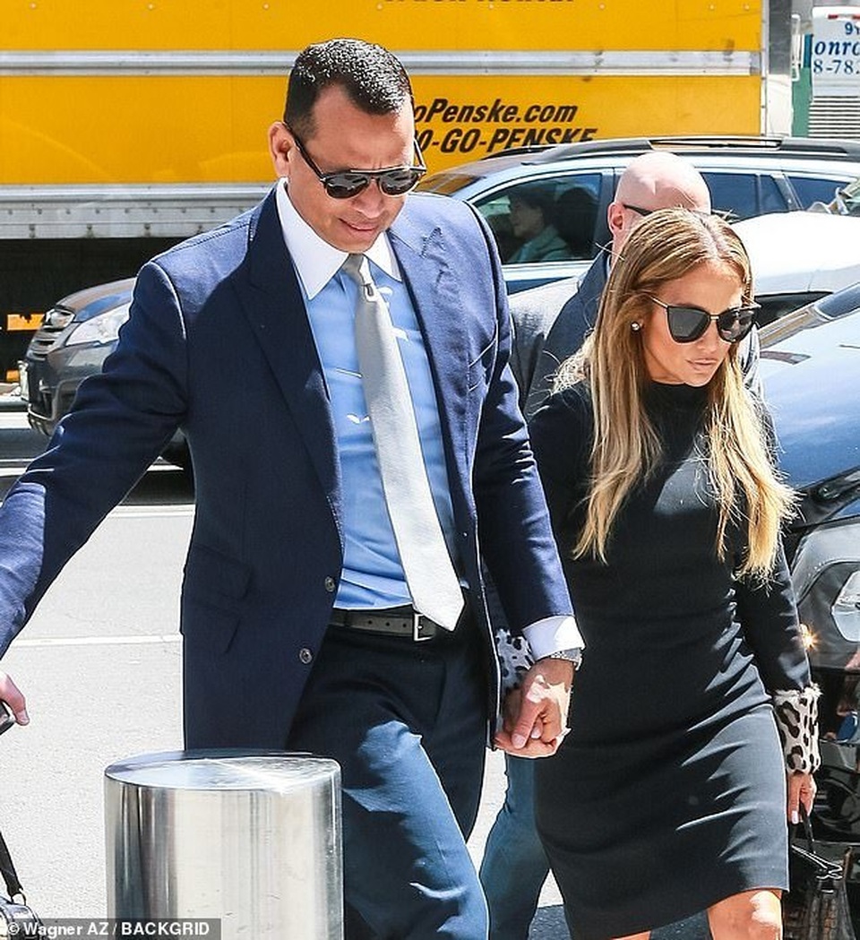 Jennifer Lopez hạnh phúc xuất hiện bên bồ trẻ - 4