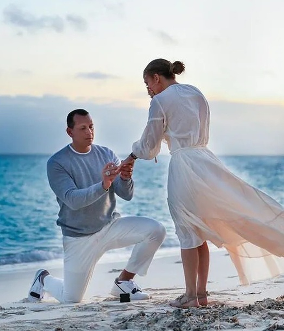 Jennifer Lopez hạnh phúc xuất hiện bên bồ trẻ - 10