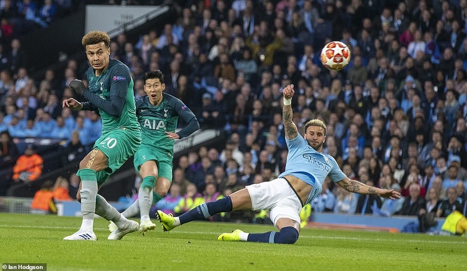 Nhìn lại cơn mưa bàn thắng ở trận đấu giữa Man City và Tottenham - 8 Nhìn lại cơn mưa bàn thắng ở trận đấu giữa Man City và Tottenham - 8