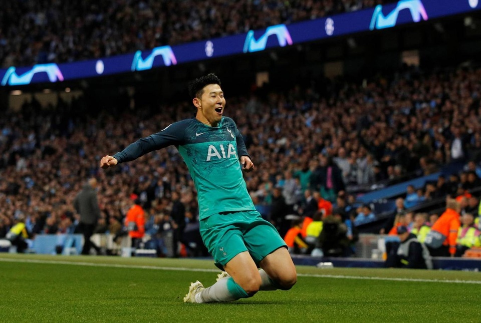 Nhìn lại cơn mưa bàn thắng ở trận đấu giữa Man City và Tottenham - 9 Nhìn lại cơn mưa bàn thắng ở trận đấu giữa Man City và Tottenham - 9