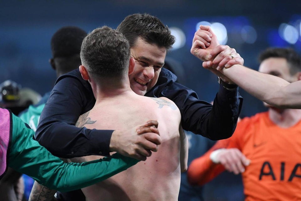 Nhìn lại cơn mưa bàn thắng ở trận đấu giữa Man City và Tottenham - 25 Nhìn lại cơn mưa bàn thắng ở trận đấu giữa Man City và Tottenham - 25
