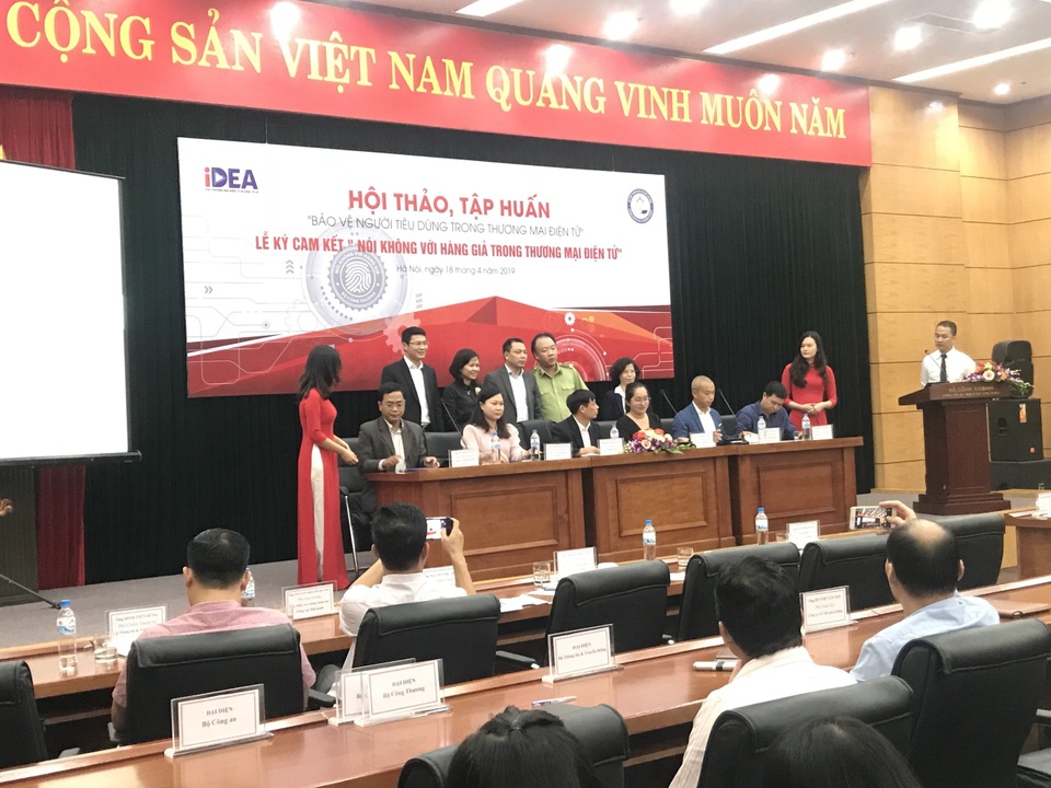 “Các công ty chuyển phát đang trở thành một công cụ tiêu thụ hàng giả, hàng nhái” - 2 “Các công ty chuyển phát đang trở thành một công cụ tiêu thụ hàng giả, hàng nhái” - 2