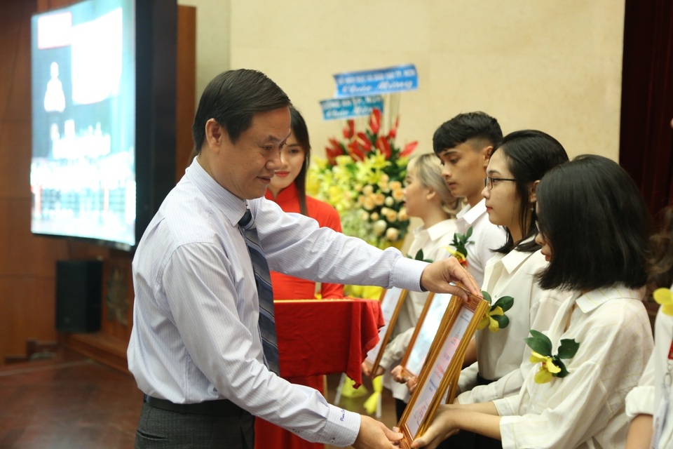 Học bổng lên đến 100% học phí dành cho thí sinh trúng tuyển vào UEF - 1 Học bổng lên đến 100% học phí dành cho thí sinh trúng tuyển vào UEF - 1