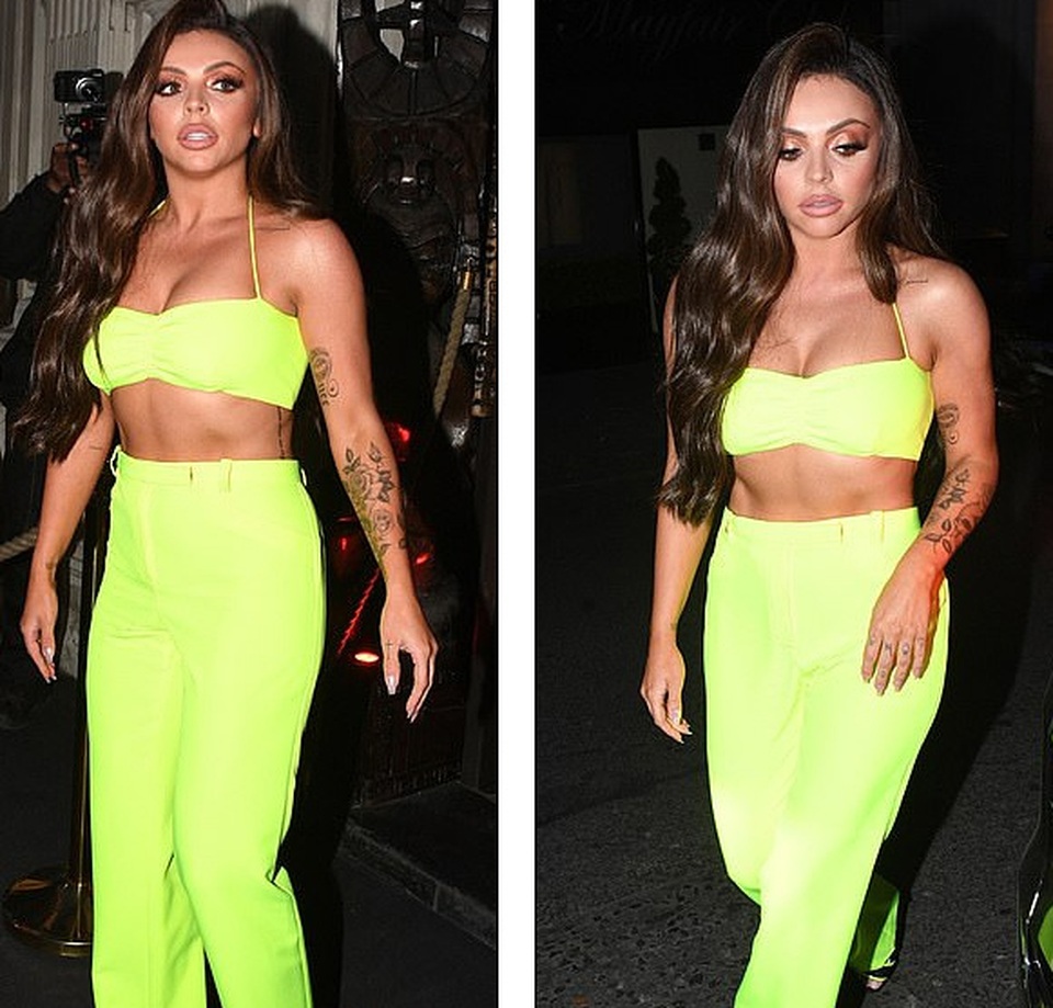 Jesy Nelson lấp ló ngực đầy - 2 Jesy Nelson lấp ló ngực đầy - 2