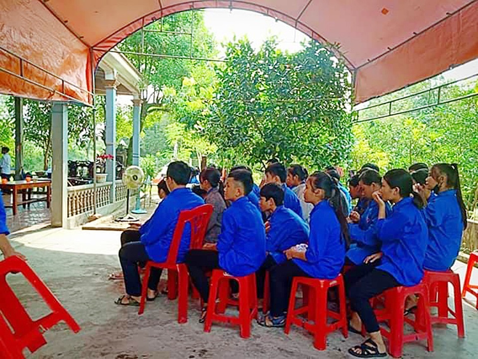Vần thơ đẫm nước mắt viết tặng cậu học trò lớp 9 nghi bị cậu đánh tử vong - 1 Vần thơ đẫm nước mắt viết tặng cậu học trò lớp 9 nghi bị cậu đánh tử vong - 1