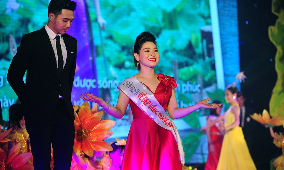 Cô gái không may mất một chân đăng quang Hoa khôi Vầng trăng khuyết - 11