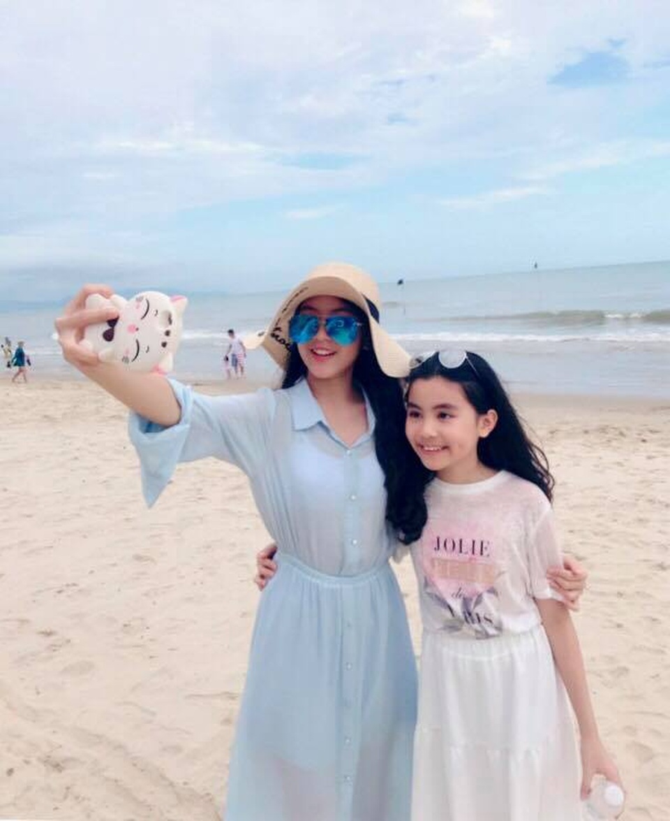 Con gái Quyền Linh ra dáng thiếu nữ xinh đẹp dịu dàng như Hoa hậu tương lai - 6 Con gái Quyền Linh ra dáng thiếu nữ xinh đẹp dịu dàng như Hoa hậu tương lai - 6