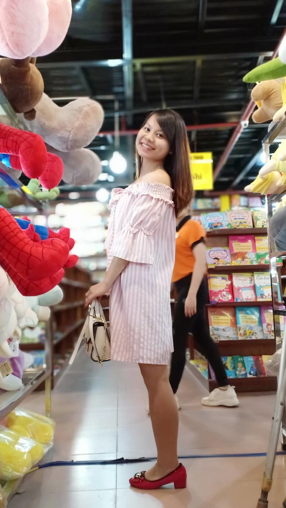 Cô gái một chân từng nổi tiếng mạng xã hội tự tin khoe sắc ở cuộc thi hoa khôi - 7 Cô gái một chân từng nổi tiếng mạng xã hội tự tin khoe sắc ở cuộc thi hoa khôi - 7