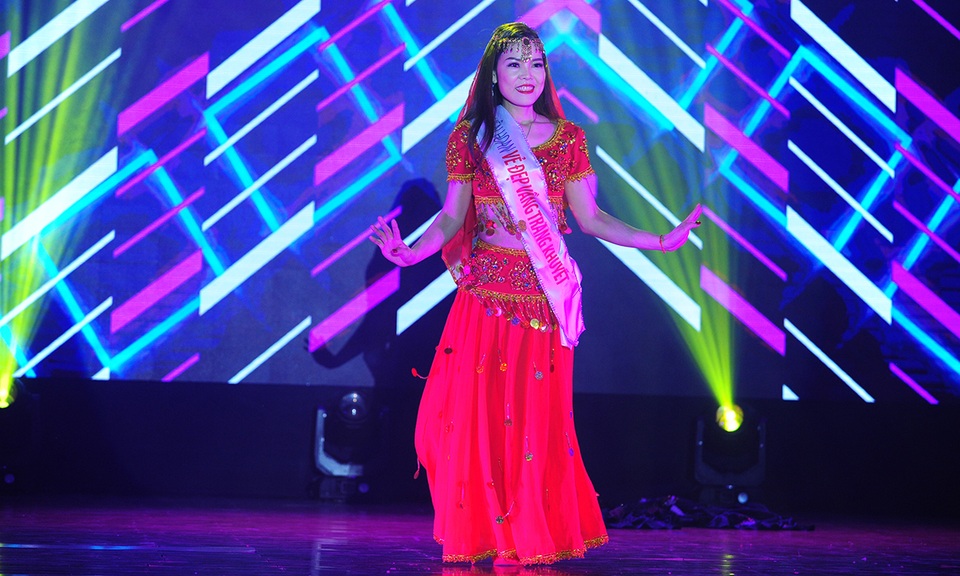 Cô gái không may mất một chân đăng quang Hoa khôi Vầng trăng khuyết - 3