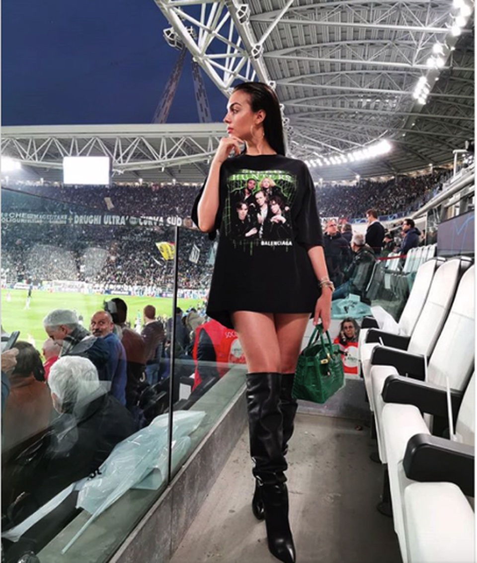 Bạn gái C.Ronaldo toả sáng với loạt ảnh bikini đầy quyến rũ - 3