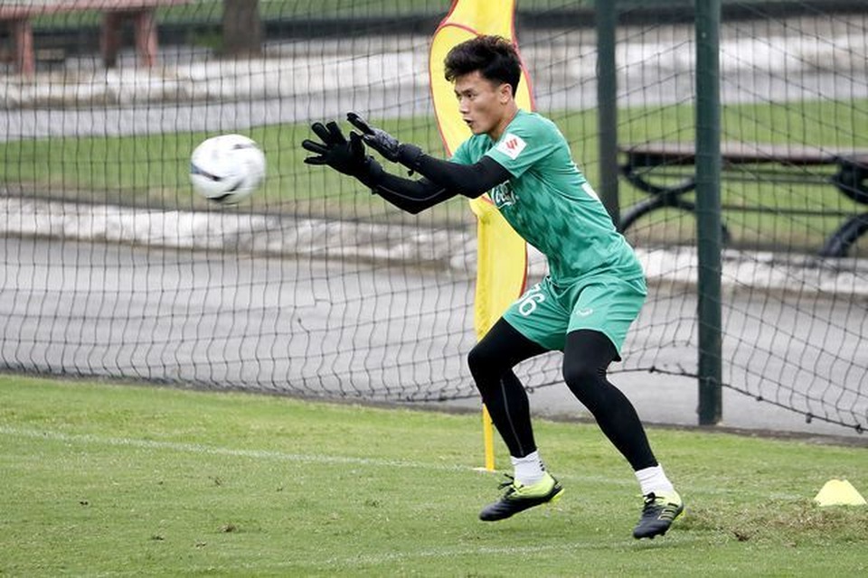CLB Hà Nội phủ nhận việc thủ môn Bùi Tiến Dũng giải nghệ sớm - 1 CLB Hà Nội phủ nhận việc thủ môn Bùi Tiến Dũng giải nghệ sớm - 1