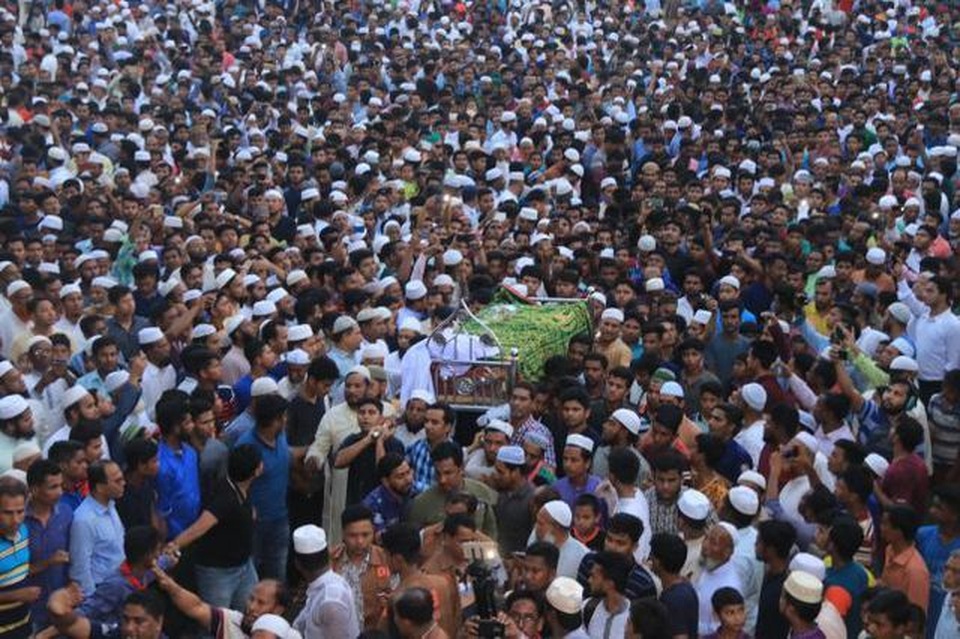 “Tố” thầy hiệu trưởng quấy rối tình dục, nữ sinh Bangladesh bị thiêu chết - 2 “Tố” thầy hiệu trưởng quấy rối tình dục, nữ sinh Bangladesh bị thiêu chết - 2