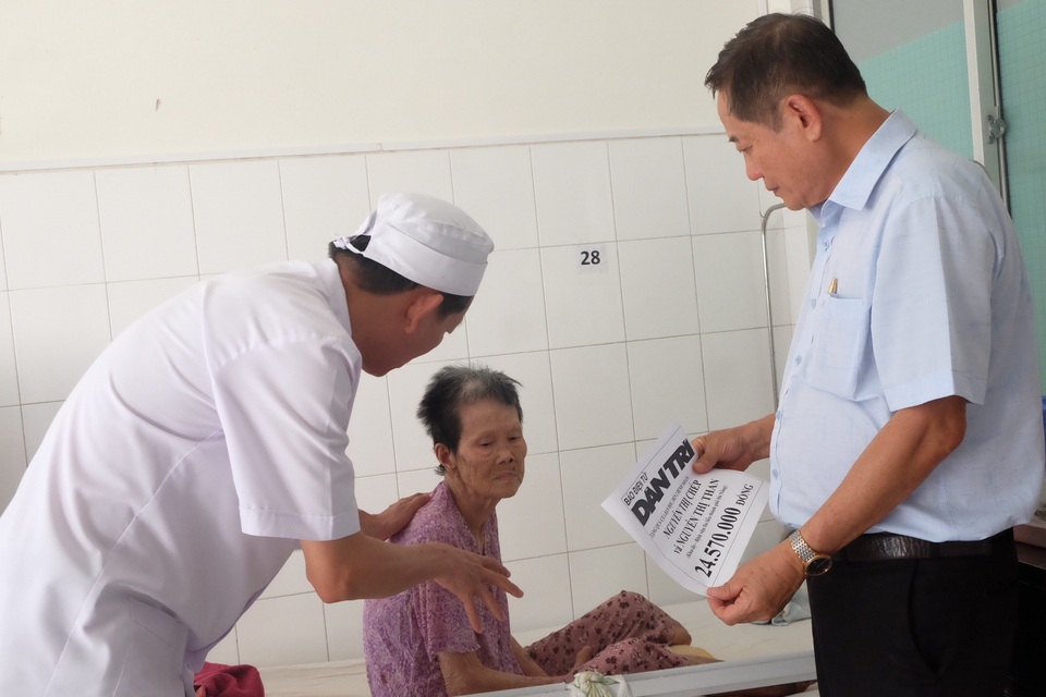 Đà Nẵng: Trao hơn 24 triệu đến hai cụ bà xin sống những ngày cuối đời trong bệnh viện - 2 Đà Nẵng: Trao hơn 24 triệu đến hai cụ bà xin sống những ngày cuối đời trong bệnh viện - 2