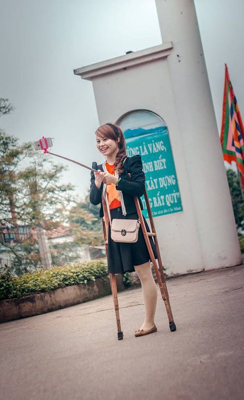 Cô gái một chân từng nổi tiếng mạng xã hội tự tin khoe sắc ở cuộc thi hoa khôi - 1 Cô gái một chân từng nổi tiếng mạng xã hội tự tin khoe sắc ở cuộc thi hoa khôi - 1