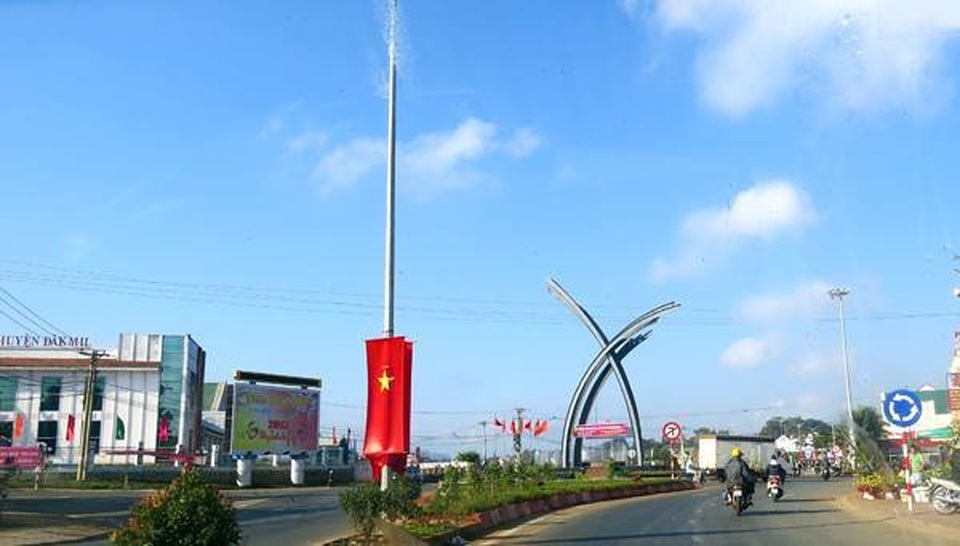 PCT huyện Đắk Mil: “Ai phản đối xây tượng đài chắc là người... Đắk Mil lai (!)” - 1 PCT huyện Đắk Mil: “Ai phản đối xây tượng đài chắc là người... Đắk Mil lai (!)” - 1