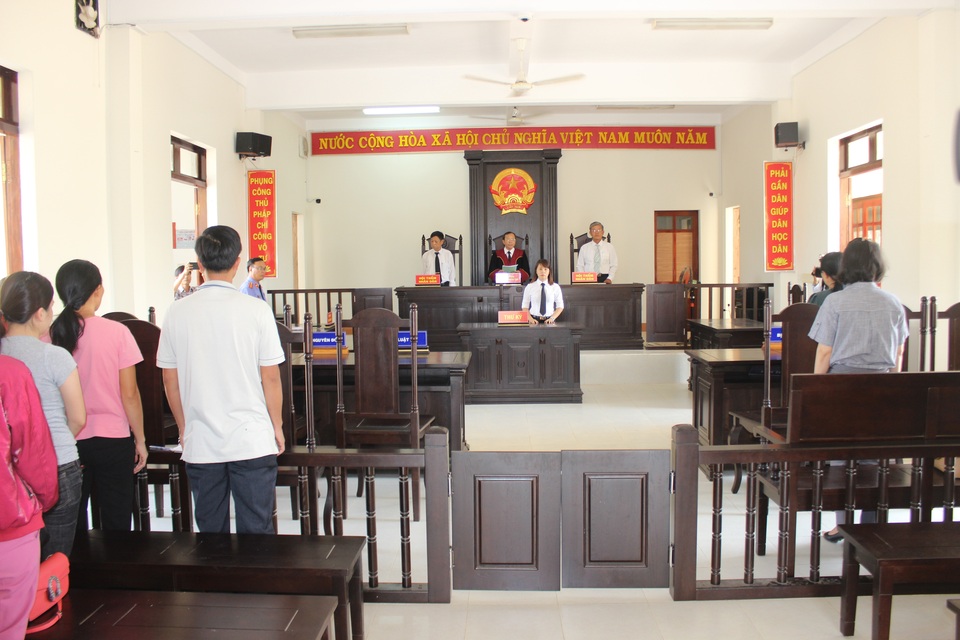 Vụ 12 giáo viên kiện phòng giáo dục: “Bản án quá bất công…chúng tôi sẽ kháng cáo!” - 4 Vụ 12 giáo viên kiện phòng giáo dục: “Bản án quá bất công…chúng tôi sẽ kháng cáo!” - 4