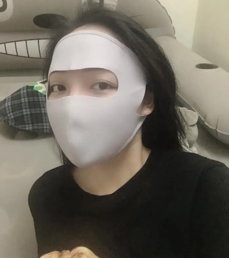 Hà Nội chưa nóng, khẩu trang kín mít như “ninja” đã đắt hàng - 1 Hà Nội chưa nóng, khẩu trang kín mít như “ninja” đã đắt hàng - 1