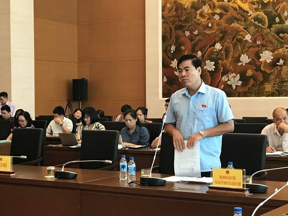 “3 lần xô vào ôm hôn bé gái trong thang máy sao có thể gọi là… nựng?!” - 2 “3 lần xô vào ôm hôn bé gái trong thang máy sao có thể gọi là… nựng?!” - 2