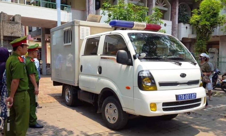 Giao cấu nữ sinh lớp 9: Nguyên Phó Trưởng phòng Cảnh sát kinh tế lĩnh 3 năm tù - 1 Giao cấu nữ sinh lớp 9: Nguyên Phó Trưởng phòng Cảnh sát kinh tế lĩnh 3 năm tù - 1