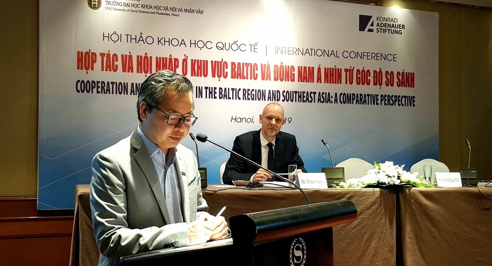 Các giáo sư nước ngoài đến Việt Nam bàn luận về đảm bảo an ninh phát triển khu vực ASEAN - 1 Các giáo sư nước ngoài đến Việt Nam bàn luận về đảm bảo an ninh phát triển khu vực ASEAN - 1