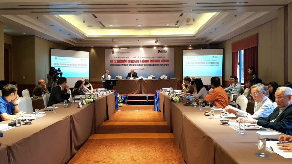 Các giáo sư nước ngoài đến Việt Nam bàn luận về đảm bảo an ninh phát triển khu vực ASEAN - 2 Các giáo sư nước ngoài đến Việt Nam bàn luận về đảm bảo an ninh phát triển khu vực ASEAN - 2