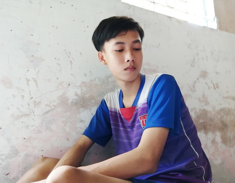 Đứa cháu hiếu thảo mồ côi mẹ bỏ học giữa chừng kiếm tiền nuôi ông và cậu bị tai biến - 10 Đứa cháu hiếu thảo mồ côi mẹ bỏ học giữa chừng kiếm tiền nuôi ông và cậu bị tai biến - 10