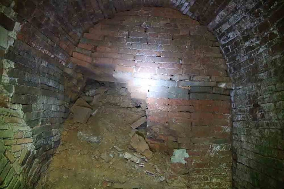 Hà Nội: Bí ẩn hang ngầm dưới đình cổ giáp hồ Tây - 4 Hà Nội: Bí ẩn hang ngầm dưới đình cổ giáp hồ Tây - 4