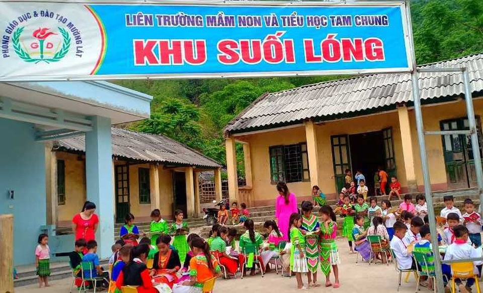 Sôi nổi triển lãm nhân ngày sách Việt Nam - 7 Sôi nổi triển lãm nhân ngày sách Việt Nam - 7