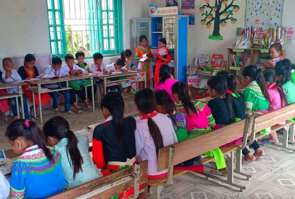 Sôi nổi triển lãm nhân ngày sách Việt Nam - 9 Sôi nổi triển lãm nhân ngày sách Việt Nam - 9