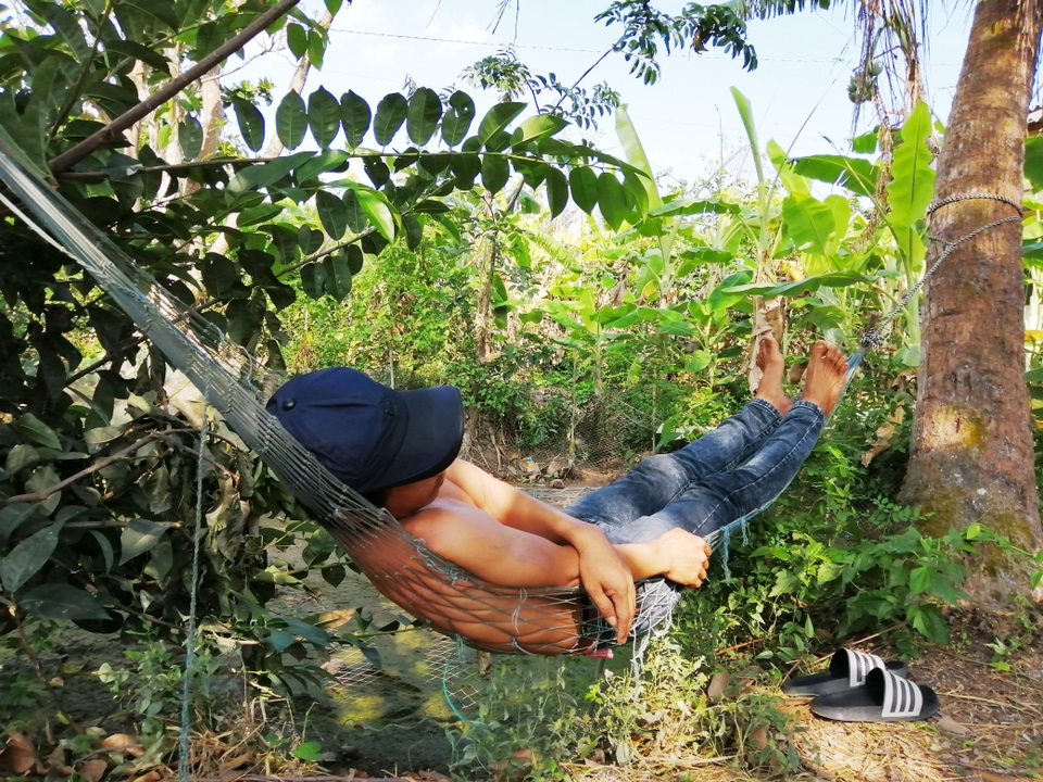 Đứa cháu hiếu thảo mồ côi mẹ bỏ học giữa chừng kiếm tiền nuôi ông và cậu bị tai biến - 4 Đứa cháu hiếu thảo mồ côi mẹ bỏ học giữa chừng kiếm tiền nuôi ông và cậu bị tai biến - 4