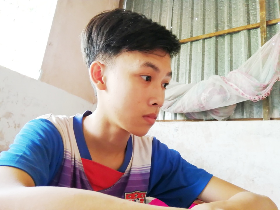 Đứa cháu hiếu thảo mồ côi mẹ bỏ học giữa chừng kiếm tiền nuôi ông và cậu bị tai biến - 9 Đứa cháu hiếu thảo mồ côi mẹ bỏ học giữa chừng kiếm tiền nuôi ông và cậu bị tai biến - 9