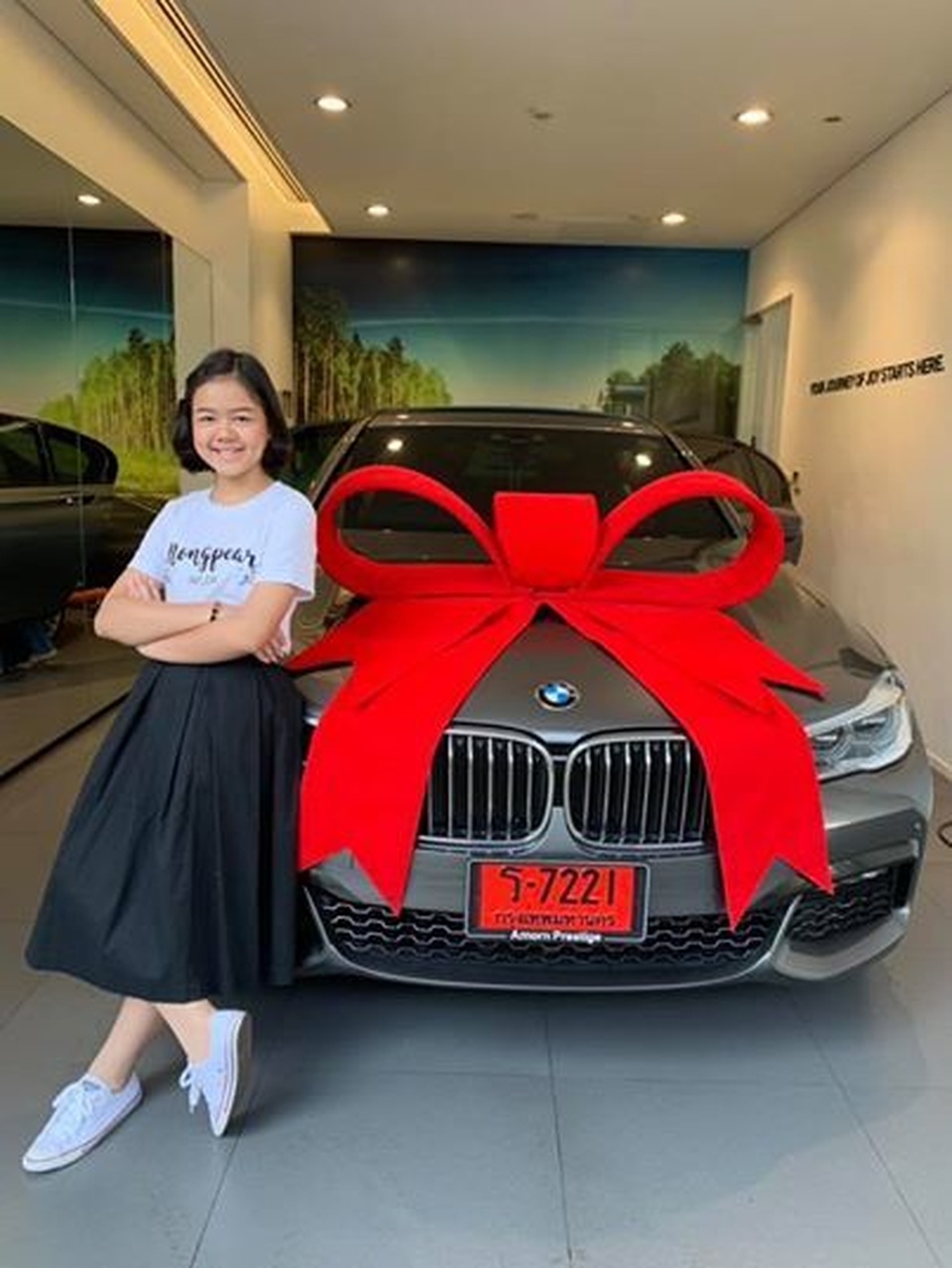 Chuyên gia trang điểm 12 tuổi tự mua xe BMW ăn mừng sinh nhật - 3 Chuyên gia trang điểm 12 tuổi tự mua xe BMW ăn mừng sinh nhật - 3