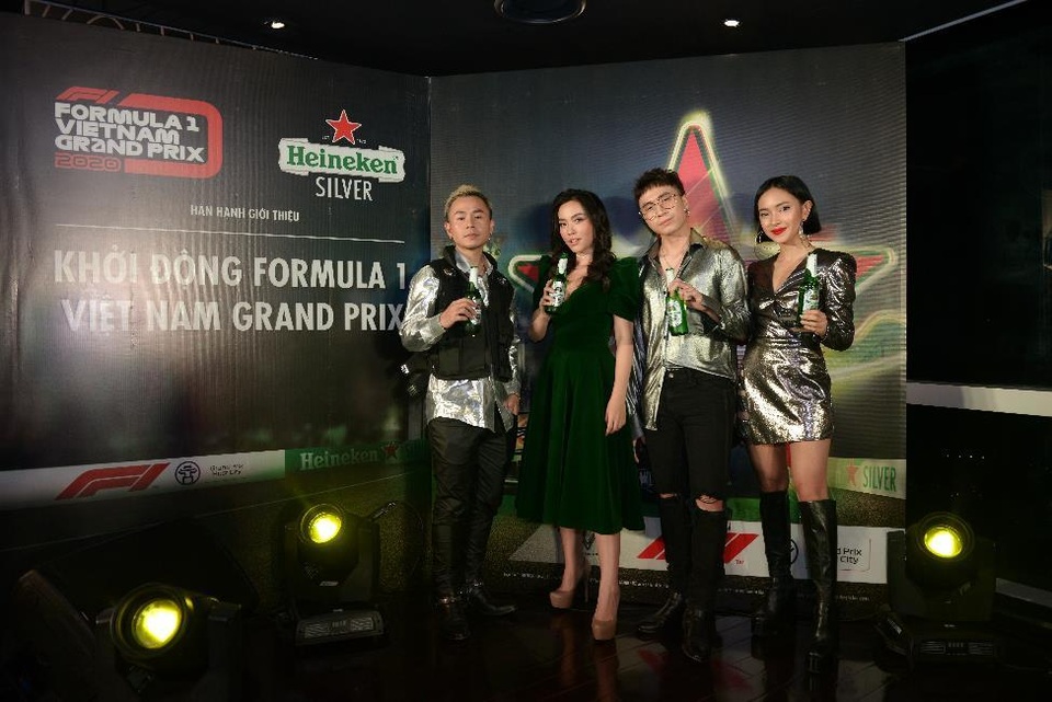 Huyền thoại F1 David Coulthard gửi lời chào fan Việt, sẵn sàng cho màn trình diễn F1 tại SVĐ Mỹ Đình - 5 Huyền thoại F1 David Coulthard gửi lời chào fan Việt, sẵn sàng cho màn trình diễn F1 tại SVĐ Mỹ Đình - 5