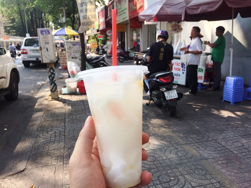 Kiếm 3 – 4 triệu đồng/ngày nhờ bán “dừa tắc, dừa thơm” mùa nắng nóng - 2 Kiếm 3 – 4 triệu đồng/ngày nhờ bán “dừa tắc, dừa thơm” mùa nắng nóng - 2