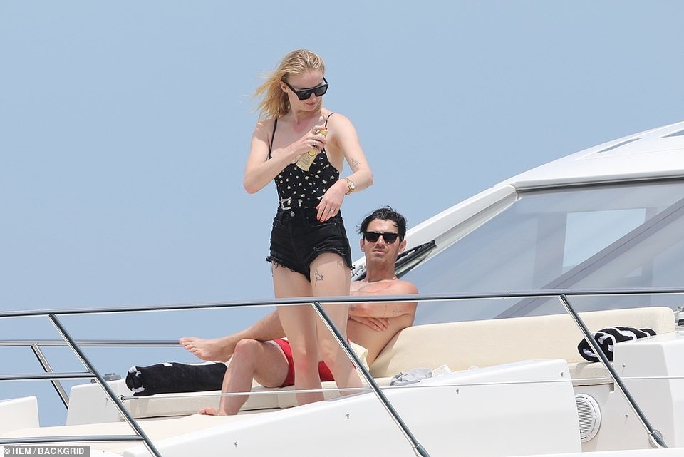 Sao phim Game of Thrones khoe dáng thon, da mịn - 9 Sao phim Game of Thrones khoe dáng thon, da mịn - 9